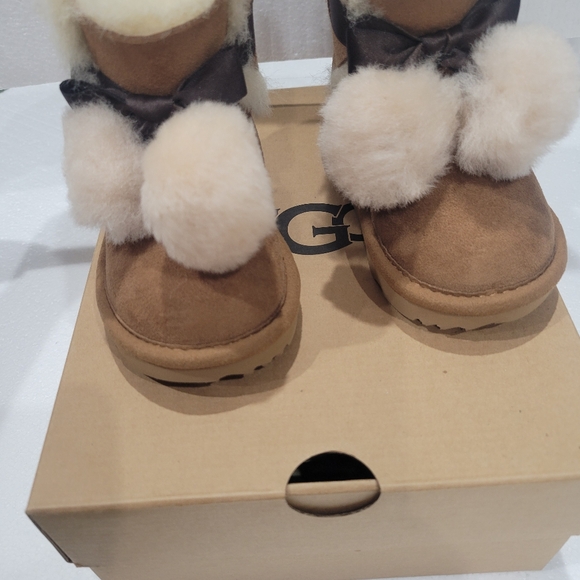 New- UGG Gita Toddler Boots with Fur Pom Poms - SZ6